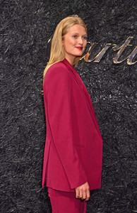 55880334_toni-garrn-33.jpg