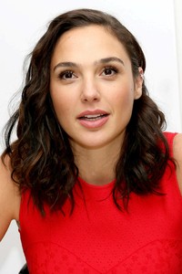 56115986_gal-gadot-002.jpg