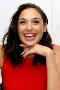 56115989_gal-gadot-004.jpg