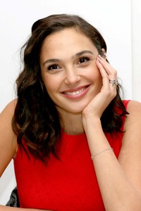 56116023_gal-gadot-012.jpg