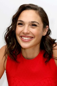 56116063_gal-gadot-019.jpg