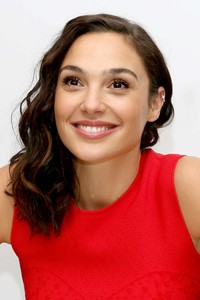 56116072_gal-gadot-021.jpg