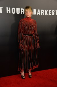 56361107_haley-bennett-3.thumb.jpg.6d346a05452182f6a1e007ebcf7f892d.jpg