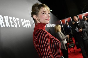 56361162_haley-bennett-7.thumb.jpg.38a27f7b493f222bd22b82dcbd175068.jpg