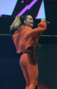 56452705_003.jpg
