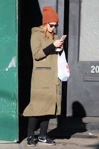 56626014_kate-mara-5.jpg