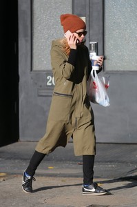 56626025_kate-mara-14.jpg