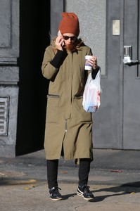 56626027_kate-mara-15.jpg