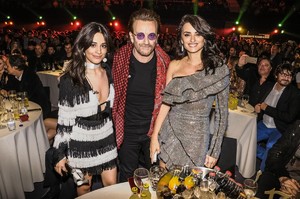 56715302_camila-cabello-at-2017-principales-music-awards-in-madrid-11-11-2017-1.thumb.jpg.835ce3004a9b5b0d0797be37836e49b1.jpg