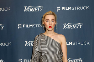 56782734_saoirseronan_ladybirdscreening_varietyscreening-8.thumb.jpg.9962b03ac88c89b83d9dbaf5fc50e3df.jpg