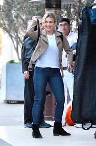 56897379_hqcelebcorner-12.jpg