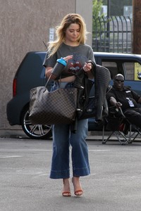56981374_hqcelebcorner-5.jpg