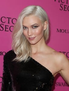 57455498_karliekloss_victoriassecretfashionshowafterparty2017-2.jpg