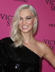 57455508_karliekloss_victoriassecretfashionshowafterparty2017-4.jpg