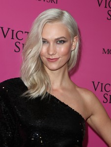 57455514_karliekloss_victoriassecretfashionshowafterparty2017-5.jpg