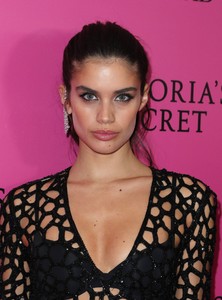 57458758_sarasampaio_victoriassecretfashionshowafterparty2017-1.jpg