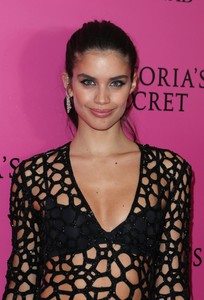 57458761_sarasampaio_victoriassecretfashionshowafterparty2017-2.jpg