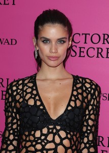 57458764_sarasampaio_victoriassecretfashionshowafterparty2017-3.jpg