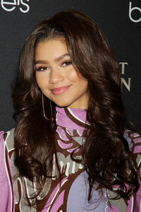 57528868_zendayacoleman_bloomingdalegreatholidaywindowunveiling-5.jpg