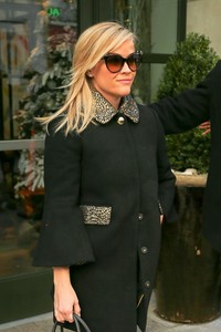 58146582_58144885_hqcelebcorner-9.jpg