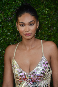 Chanel+Iman+REVOLVEawards+Arrivals+EsFo8EO2ZpUx.jpg