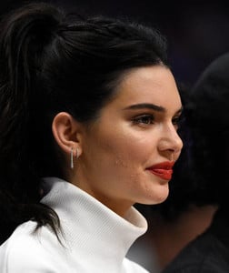 Kendall Jenner attends the basketball game between Los Angeles Clippers and Memphis Grizzlies at Staples Center November 4 2017, in Los Angeles, California 1.jpg