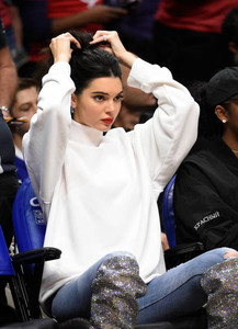 Kendall Jenner attends the basketball game between Los Angeles Clippers and Memphis Grizzlies at Staples Center November 4 2017, in Los Angeles, California 5.jpg