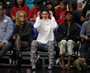 Kendall Jenner attends the basketball game between Los Angeles Clippers and Memphis Grizzlies at Staples Center November 4 2017, in Los Angeles, California 7.jpg