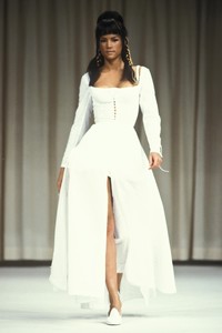 5_azzedine-alaia-ss-1992-6_html.thumb.JPEG.31105c2af25602ec57484f0f0af6b391.JPEG