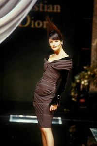 5_christian-dior-hc-fw-1995-6_html.thumb.JPEG.7c957ab38e09a2b220e929791651613f.JPEG