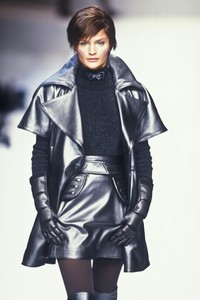 5_claude-montana-fw-1994-6_html.thumb.JPEG.05bdf48dbf94ae257220506be915b1d6.JPEG