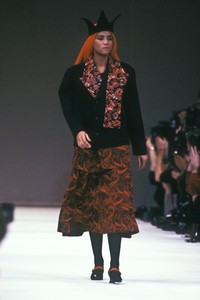 5_comme-des-garcons-fw-1988-1_html.thumb.JPEG.0d79eb14ce7ca974c1c18f59ffe4757d.JPEG