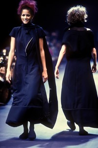 5_comme-des-garcons-fw-1992-1_html.thumb.JPEG.c6946634c7f14361bc8474145f13d926.JPEG