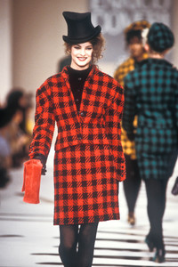 5_enrico-coveri-fw-1988-2_html.thumb.JPEG.c748e885e343e1c6176cc6760d1c8b4f.JPEG