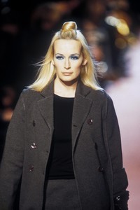 5_jean-paul-gaultier-fw-1996-6_html.thumb.JPEG.49dc51e7a306130c1c9d4370afd9449b.JPEG