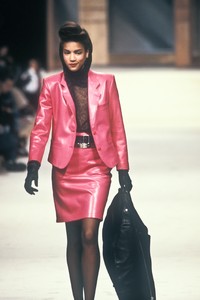 5_kenzo-fw-1987-2_html.thumb.JPEG.7369fc838151ca54cc963e45a509dfc0.JPEG