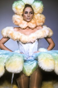 5_thierry-mugler-fw-1991-21_html.thumb.JPEG.ed44ff5ad13d1a8303a42b1c7ff09550.JPEG