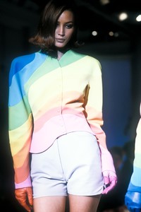 5_thierry-mugler-ss-1990-6_html.thumb.JPEG.bb1c19916cf3fe1f57d9de27eaeaa9b6.JPEG