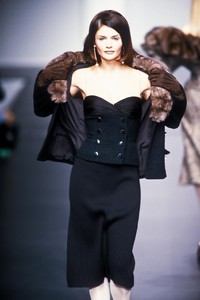 5_valentino-fw-1995-6_html.thumb.JPEG.7fd81065a1ff7154f3df97ea001501dd.JPEG