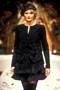 5_valentino-hc-fw-1994-6_html.thumb.JPEG.164d37715533e4333412ba6eb01d753d.JPEG