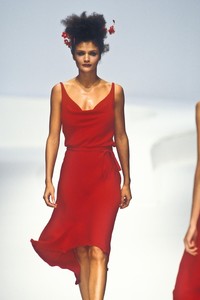 5_valentino-ss-1997-6_html.thumb.JPEG.bf43e94a5fd77a2e6d152168b2f8738b.JPEG