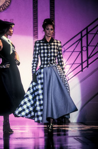 5_versace-hc-fw-1992-6_html.thumb.JPEG.d965c789fc999c96ca5e8b3263028485.JPEG