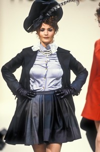 5_vivienne-westwood-fw-1994-6_html.thumb.JPEG.3b19ba089877d57fdeea9444a7114f6e.JPEG