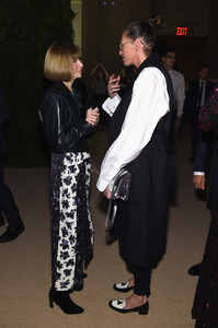 Anna+Wintour+14th+Annual+CFDA+Vogue+Fashion+wAxjzbY80_lx.jpg