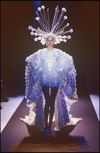 5a062aa81ee4a_adriana-karembeu-defile-paco-rabanne-paris-1996_width1024(1).thumb.jpg.19688923de8da5fc79c50b9051249556.jpg