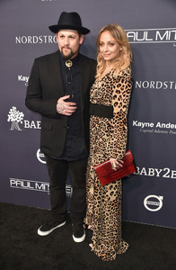 Nicole+Richie+2017+Baby2Baby+Gala+Arrivals+wYRJ_xBPNAkx.jpg