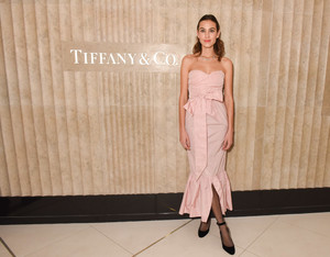 Alexa+Chung+Celebrates+Opening+New+Tiffany+rEGUv5VG-Dbx.jpg