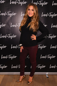 Jessie+James+Decker+Lord+Taylor+Unveils+2017+bZXO7yrk9M4x.jpg