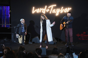 Jessie+James+Decker+Lord+Taylor+Unveils+2017+DiIRnTlgTOQx.jpg
