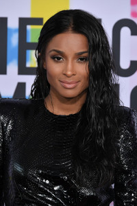 Ciara+2017+American+Music+Awards+Arrivals+0uyHdQ3Xw8ox.jpg